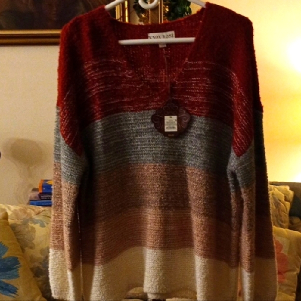 Knox Rose Red and Gray V-Neck Sweater with Gradient Design